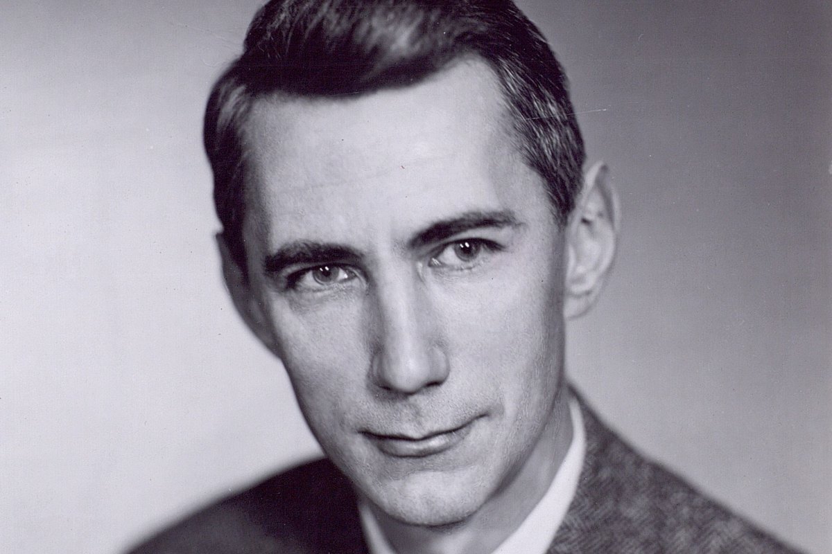 Portrait de Claude Shannon, photographie d’archive en noir et blanc